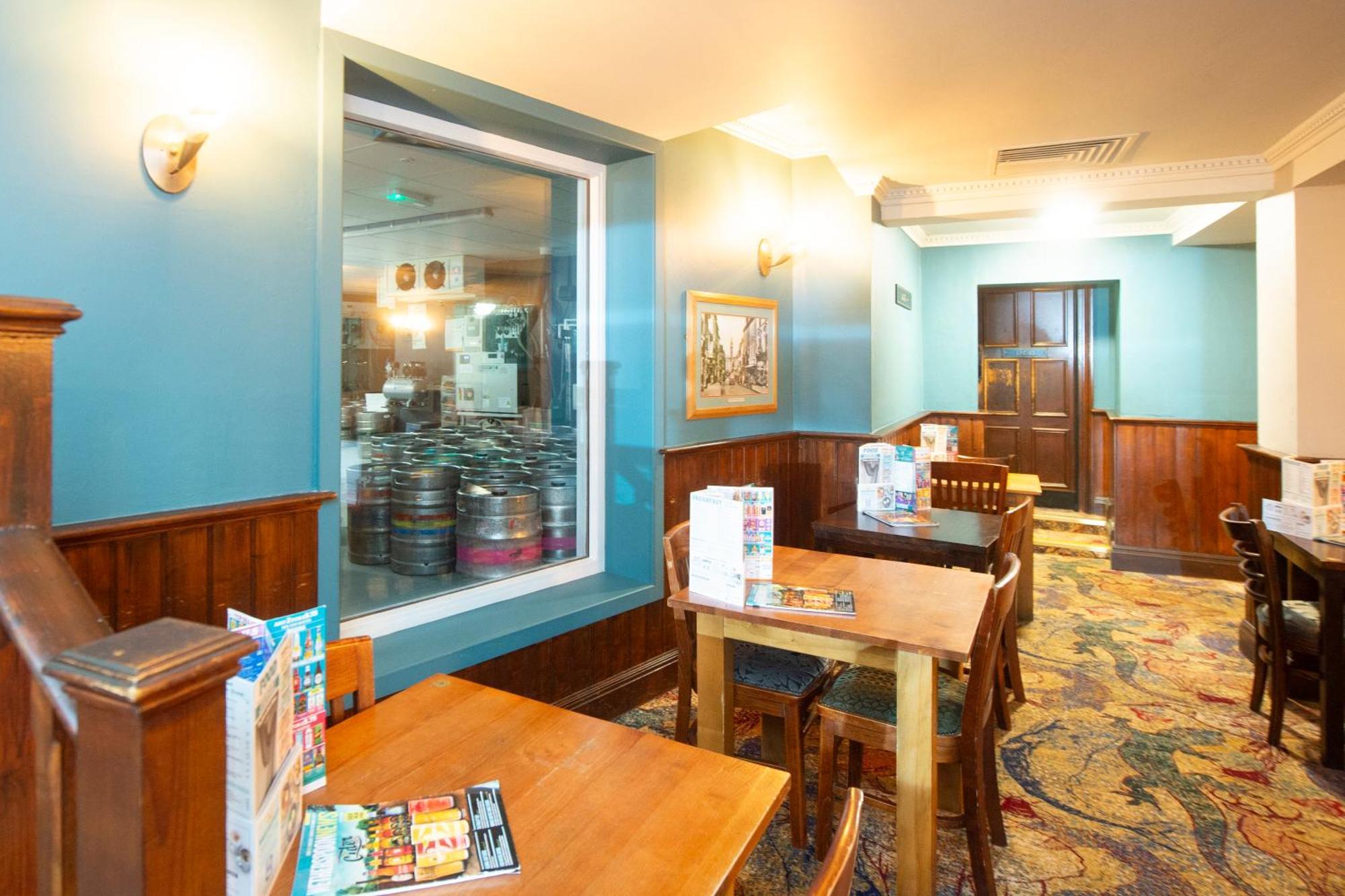 The Shrewsbury Hotel Wetherspoon ภายนอก รูปภาพ