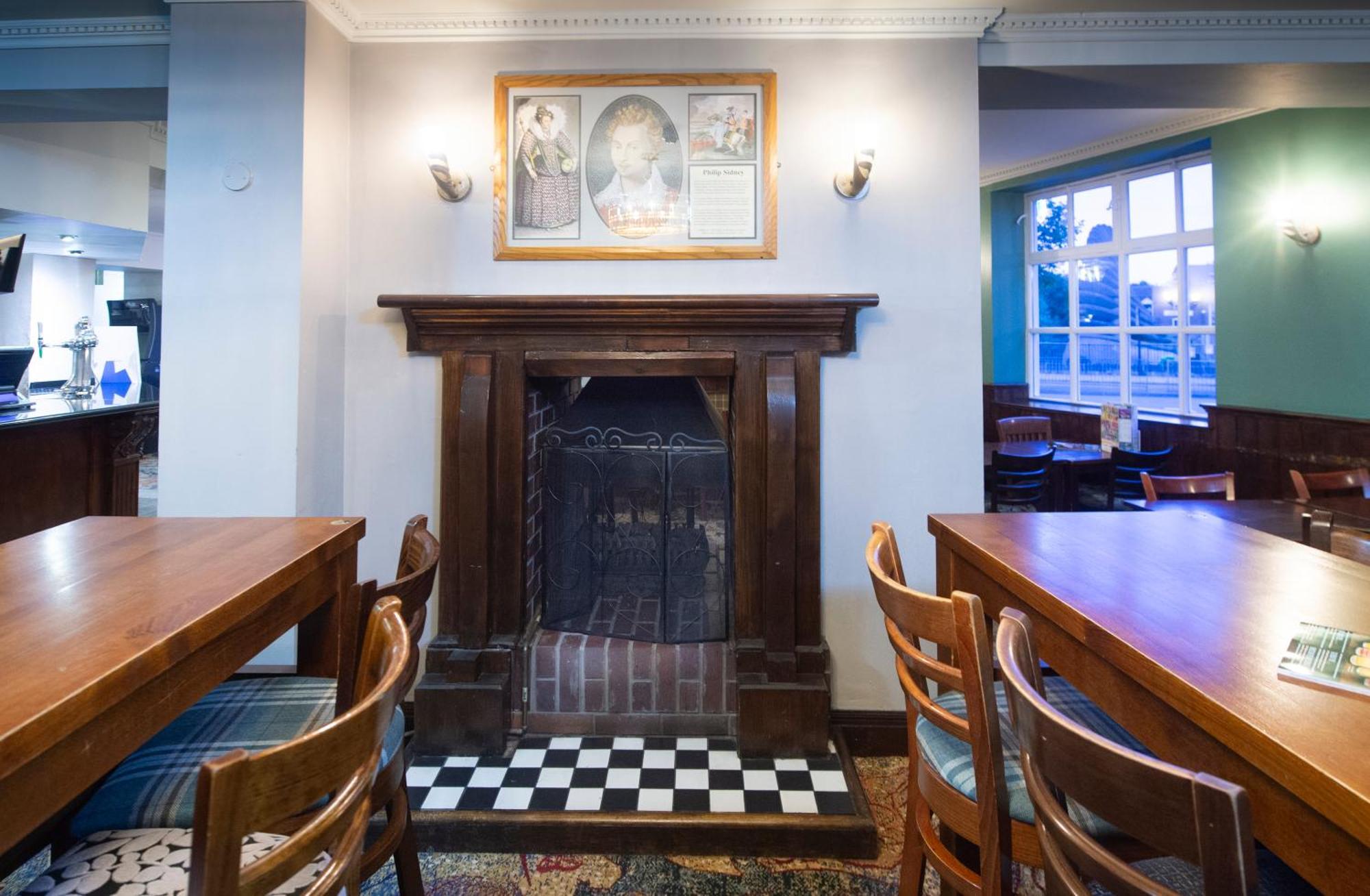 The Shrewsbury Hotel Wetherspoon ภายนอก รูปภาพ