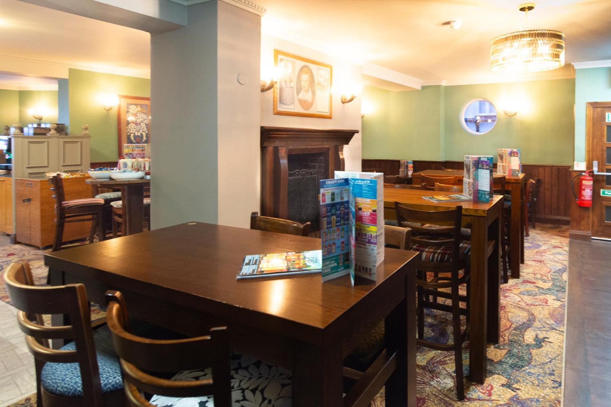 The Shrewsbury Hotel Wetherspoon ภายนอก รูปภาพ