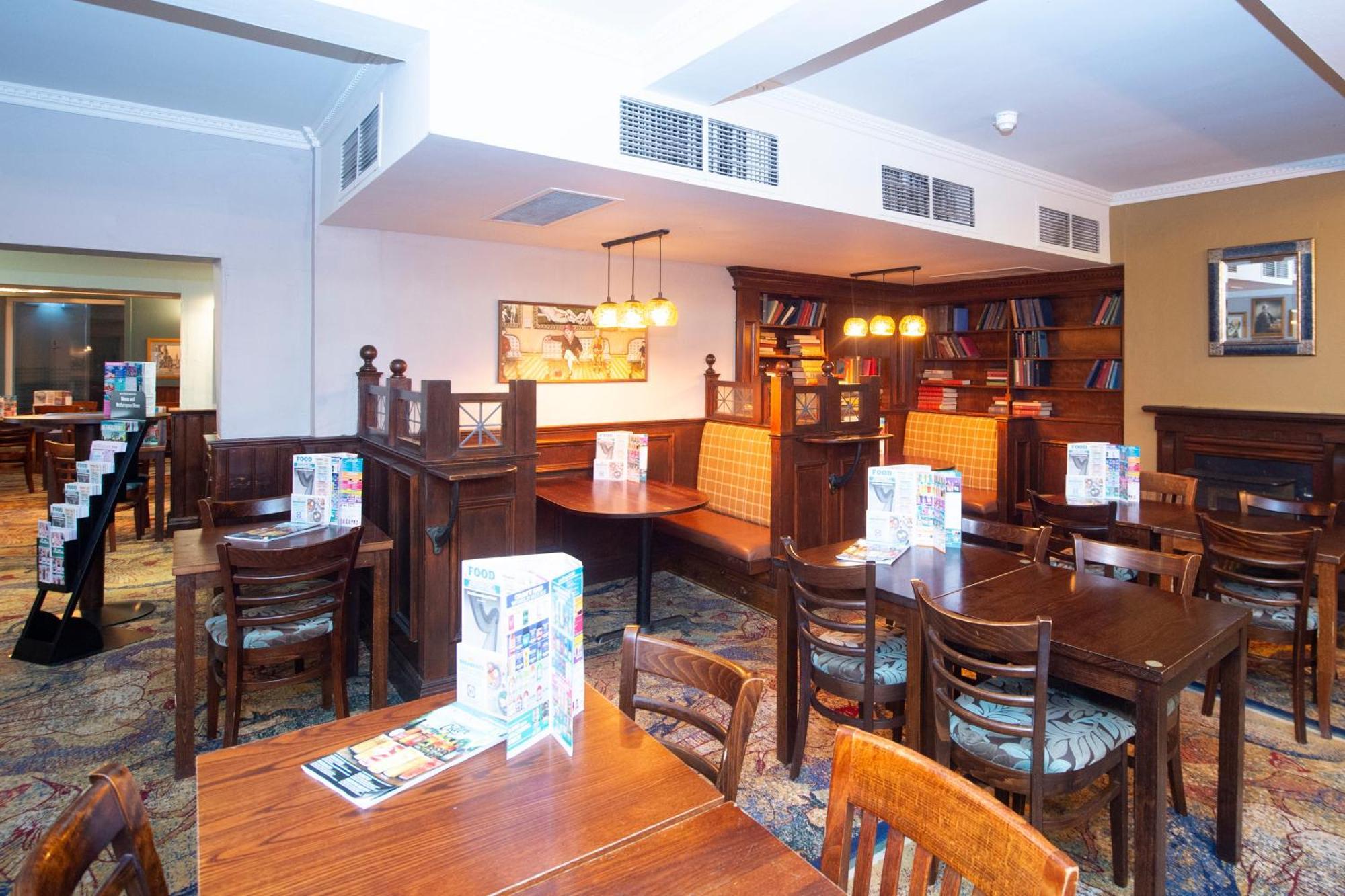 The Shrewsbury Hotel Wetherspoon ภายนอก รูปภาพ