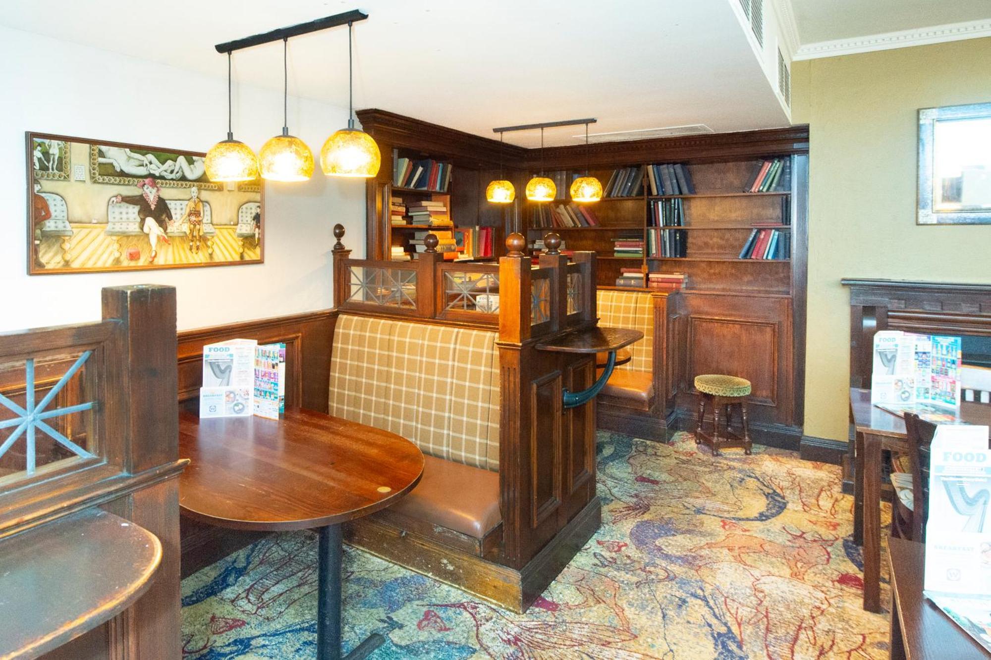 The Shrewsbury Hotel Wetherspoon ภายนอก รูปภาพ