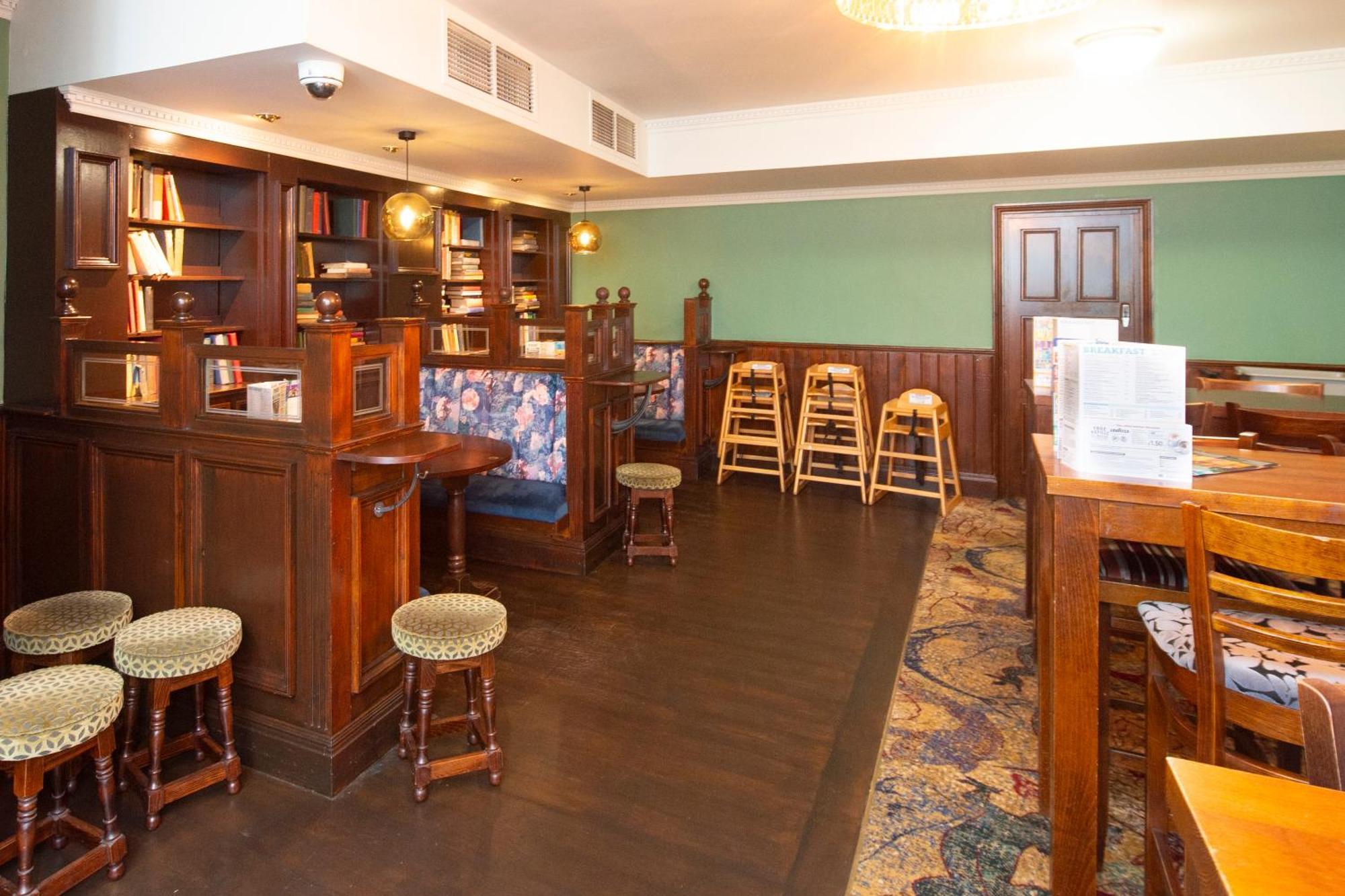 The Shrewsbury Hotel Wetherspoon ภายนอก รูปภาพ