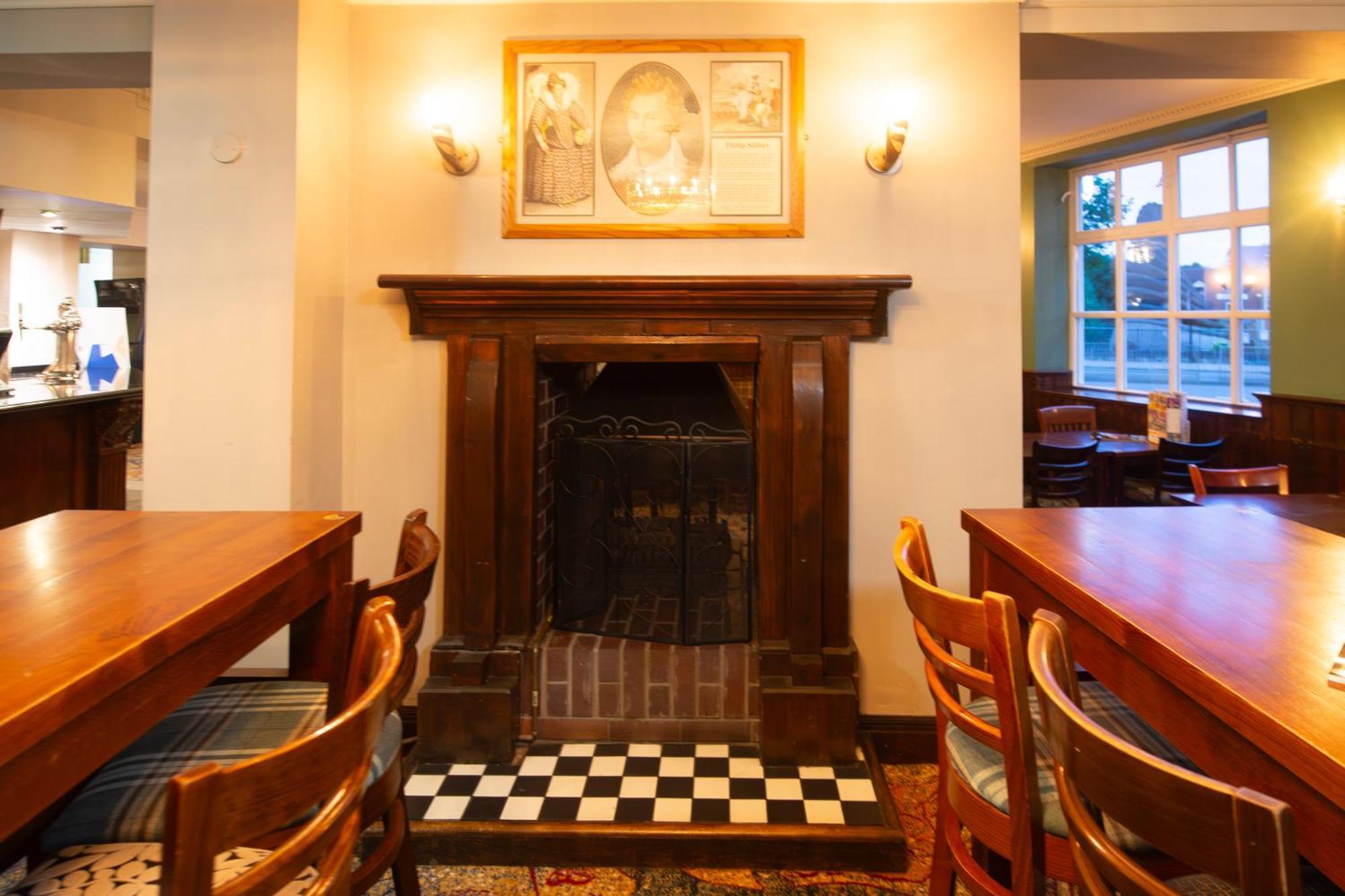 The Shrewsbury Hotel Wetherspoon ภายนอก รูปภาพ